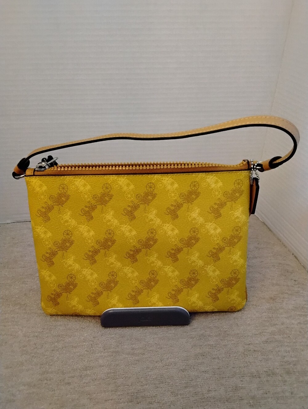 Coach Galllery Horse & Carraige Yellow Print with Tan Leather Trim - Picture 4 of 8